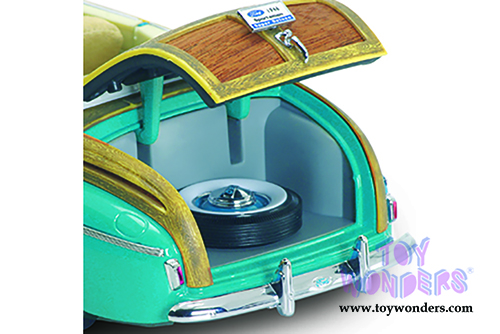 Lucky Road Signature - Ford Sportsman Convertible w/ Removable Bonnet (1946, 1/18 scale diecast model car, Green) 20048GN